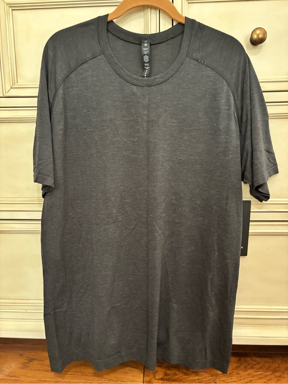 Lululemon Men’s XL Metal Vent Tech Short Sleeve 2.0 NWT - charcoal grey